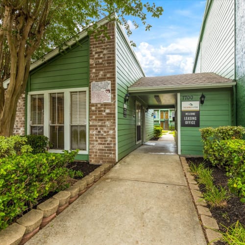 Summit 7700 W airport blvd garden style apartments leasing center