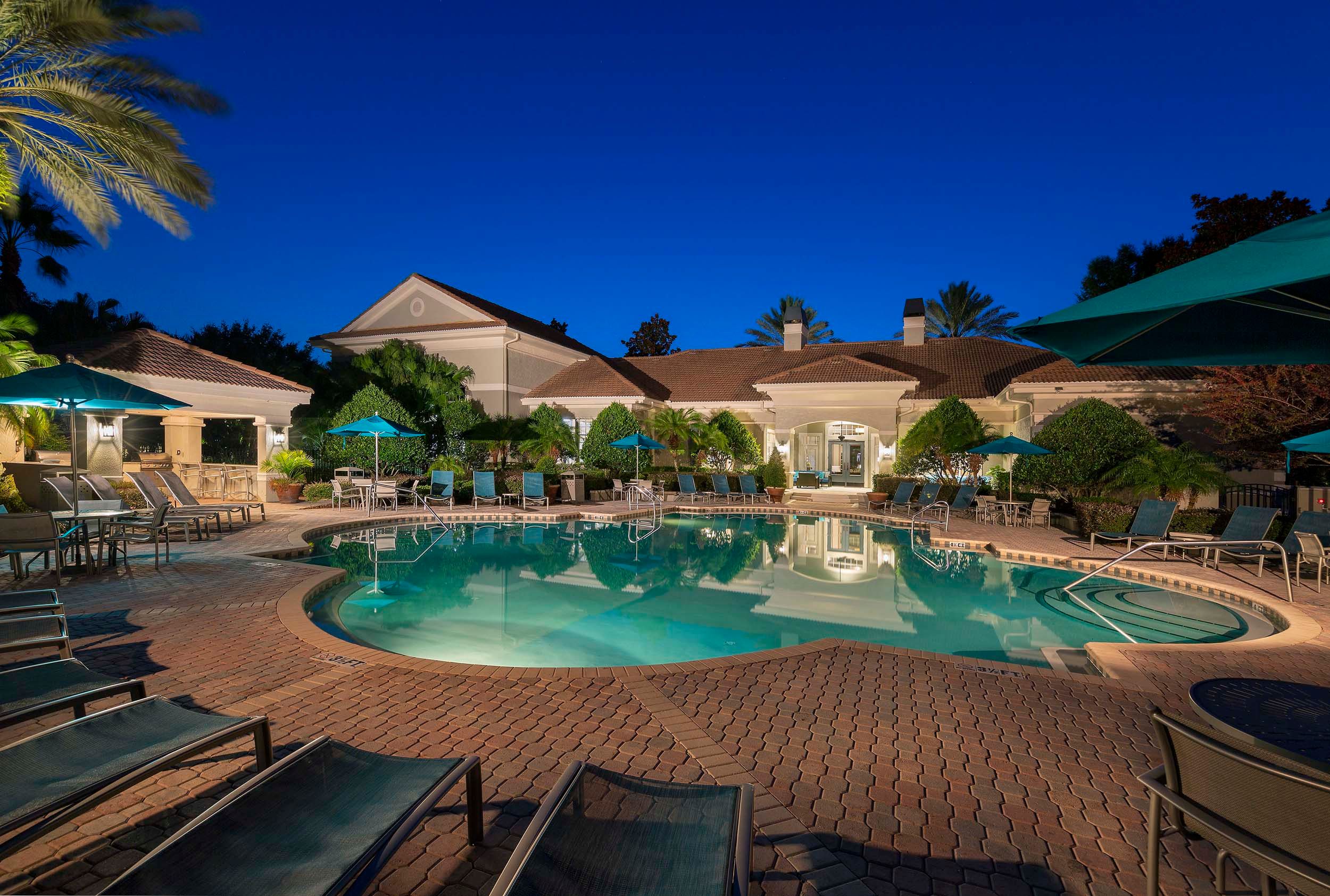 Lake's Edge Apartments photo