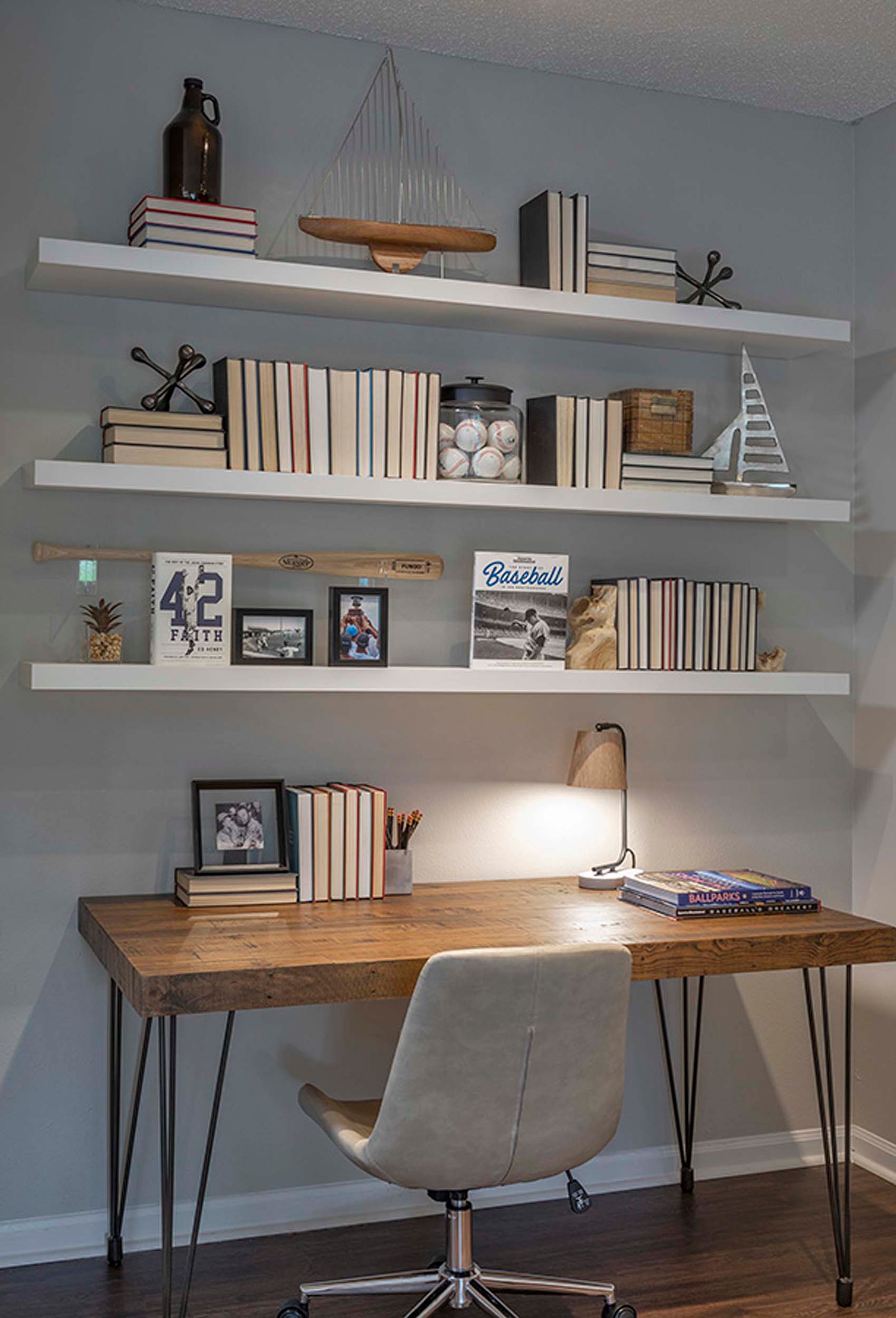 Lakes_Edge_desk_area.jpg
