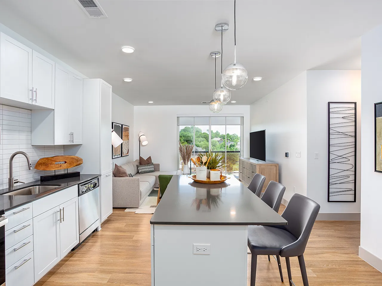 2 Bedroom | 2501 Beacon Hill