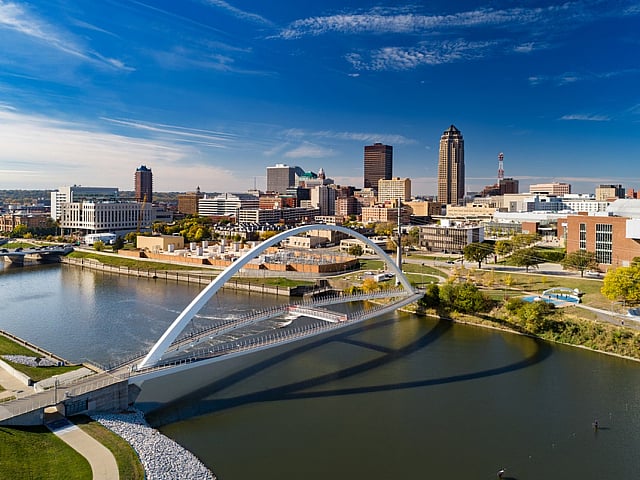 des moines riverwalk