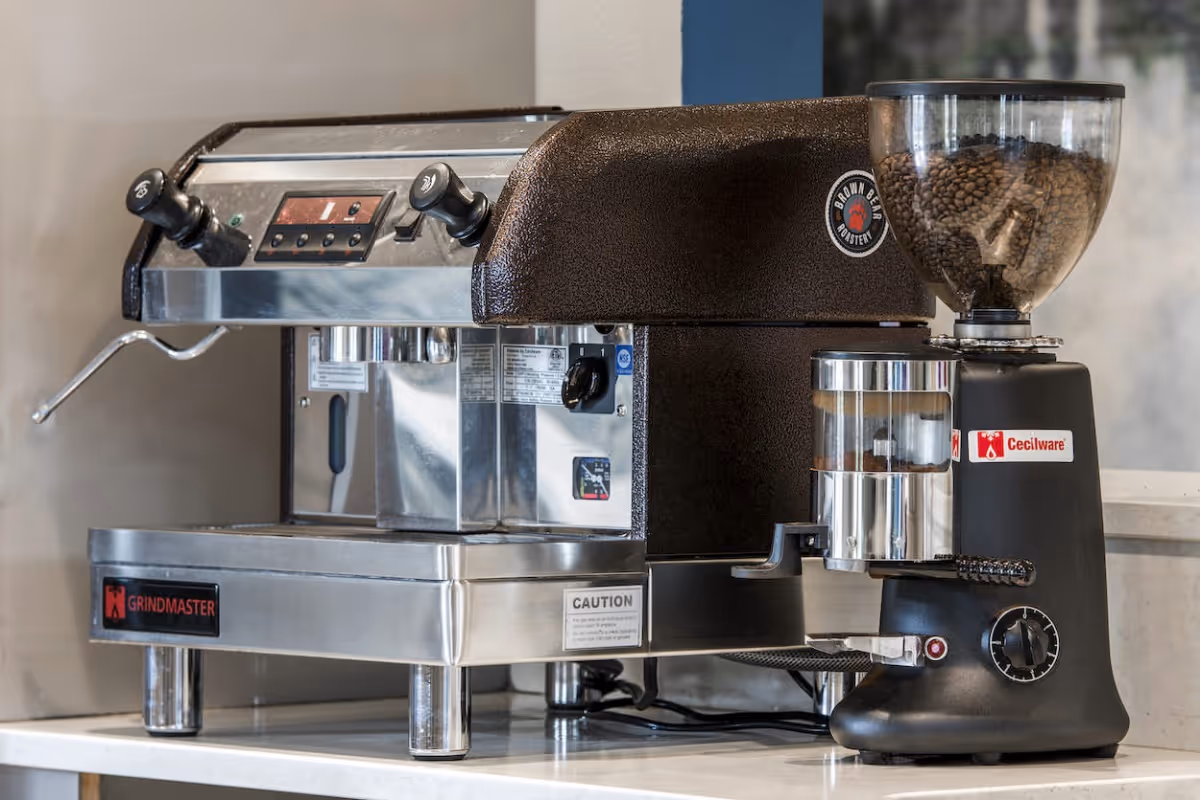 Full-service barista bar (Varela Westshore)