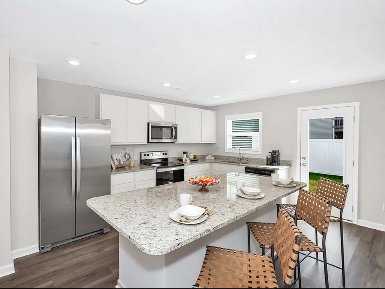 Kitchen with large island