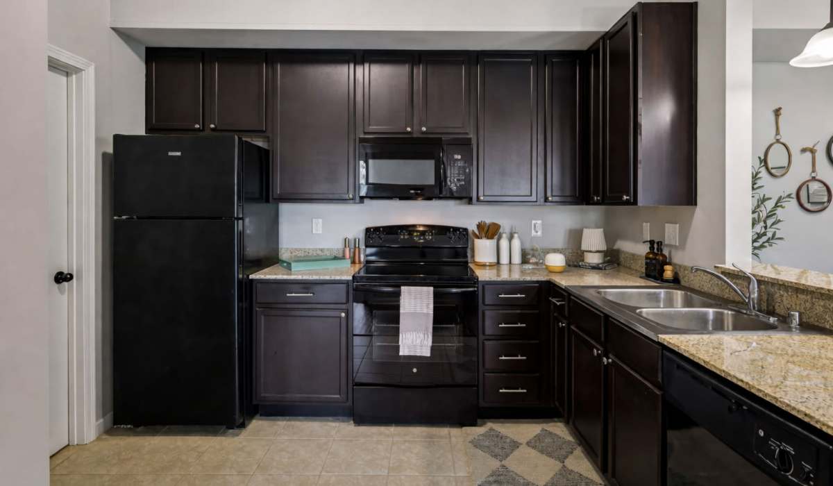 Kitchen with granite countertops, refrigerator and oven at Cumberland Trace Village Apartments in Bowling Green, Kentucky