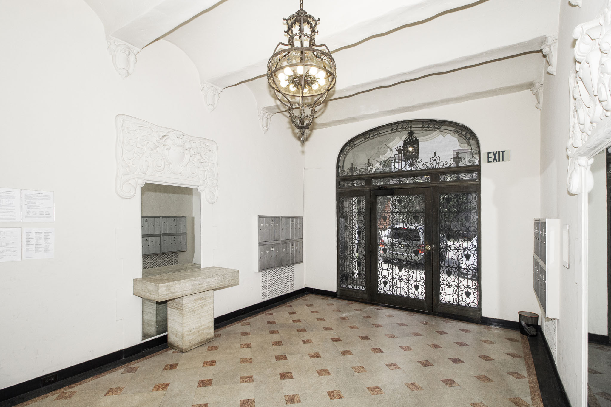 2200 Leavenworth Building Photo 4