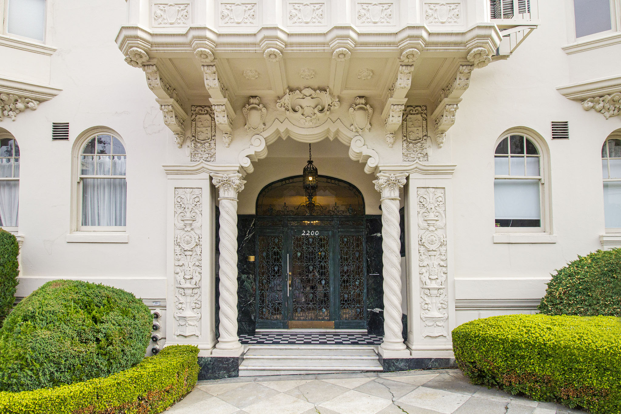 2200 Leavenworth Building Photo 2