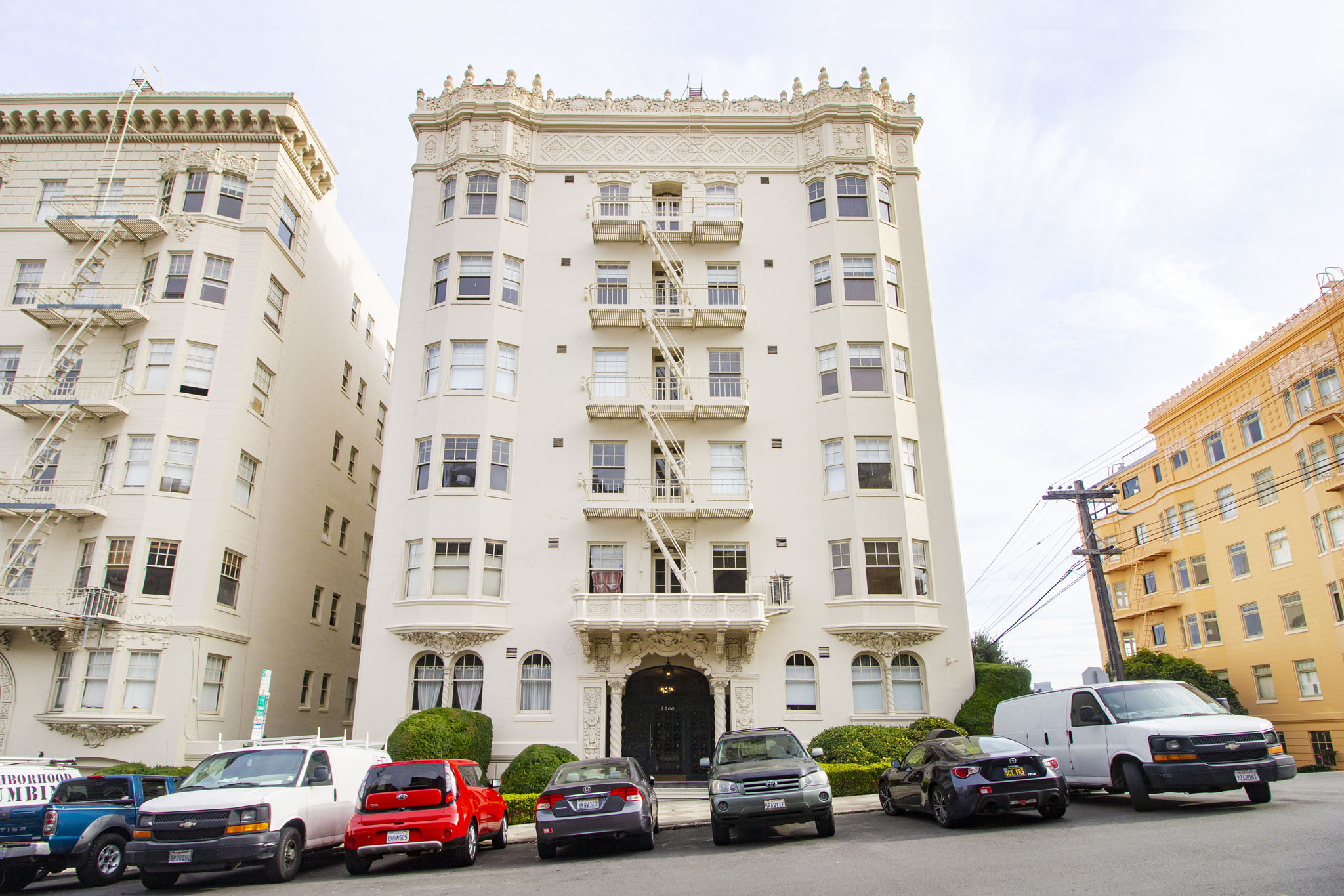 2200 Leavenworth Building Photo 5