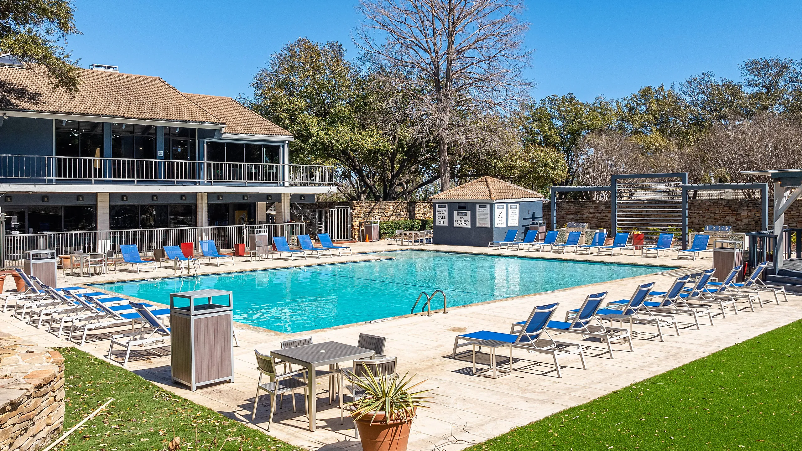 sparkiling pool