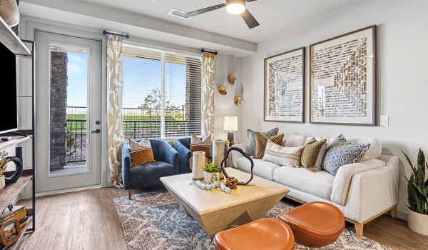 NOW LEASING