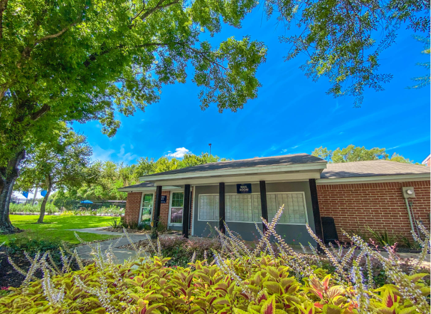 Cardinal Oaks photo