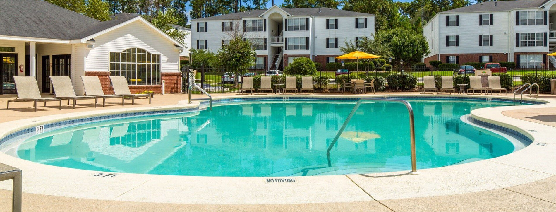 Park on the Square  - Sparkling Swimming Pool