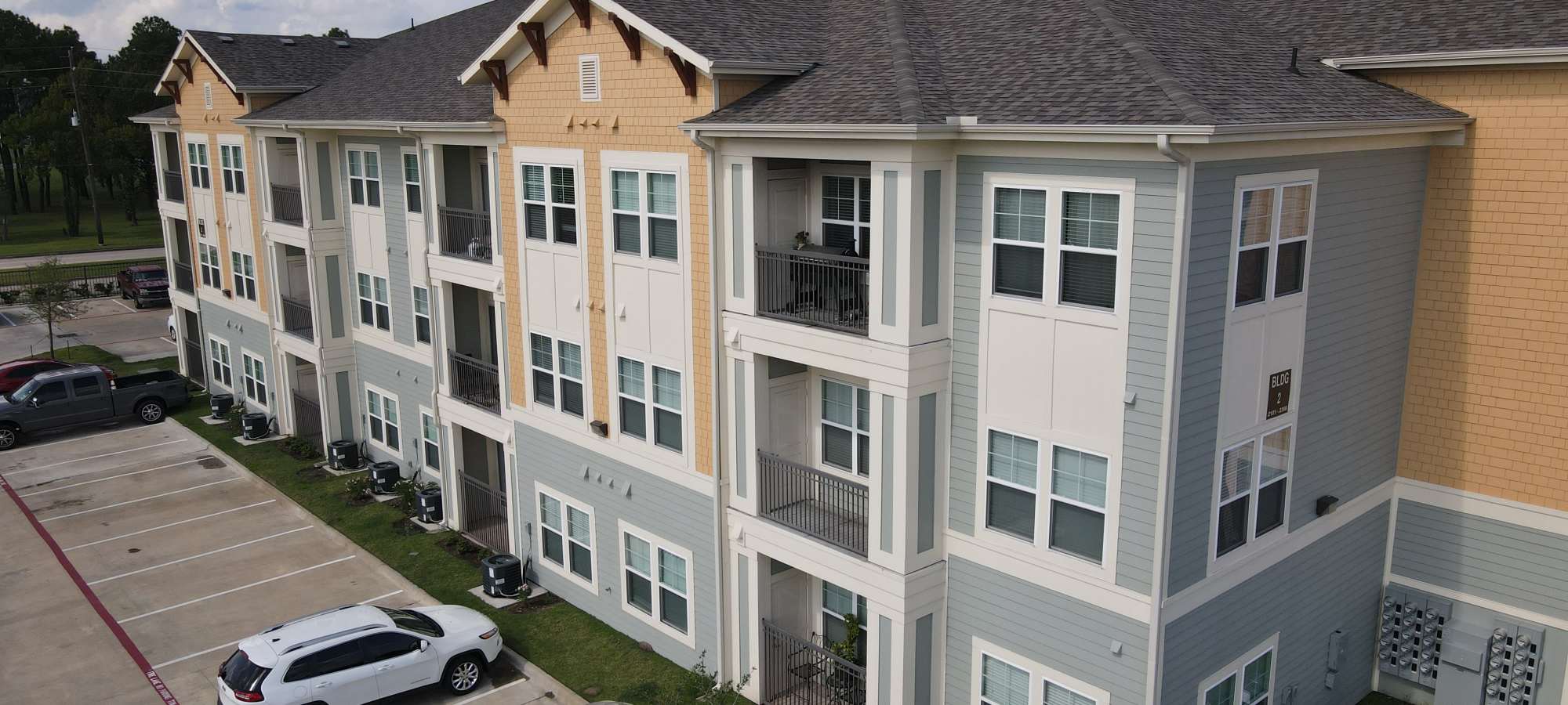 Apartment exterior view at The Bammel in Houston, Texas