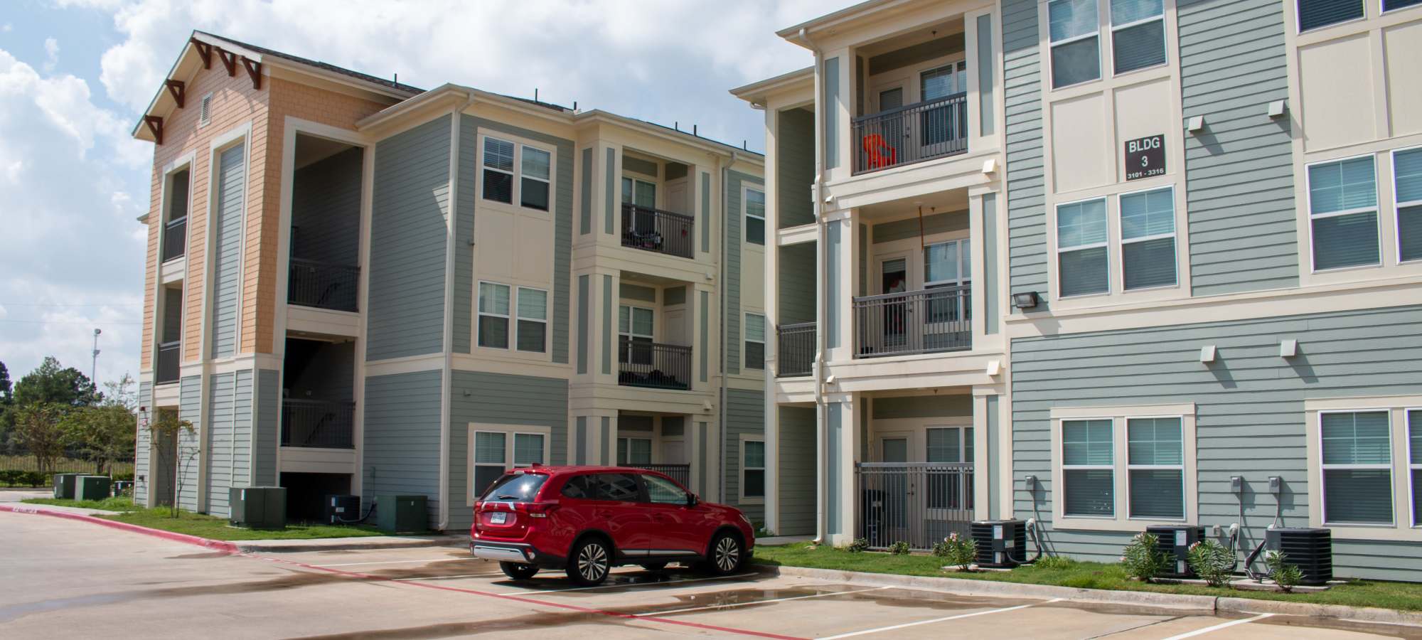 Apartment with car parking at The Bammel in Houston, Texas