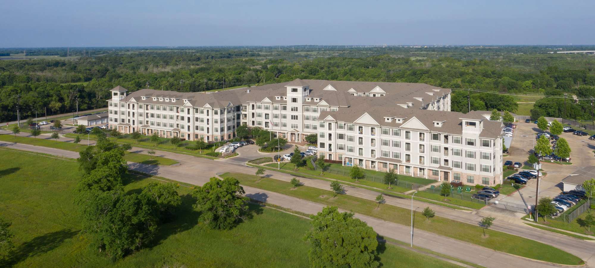Exterior front view of apartment at Nantucket at Fannin Station in Houston, Texas