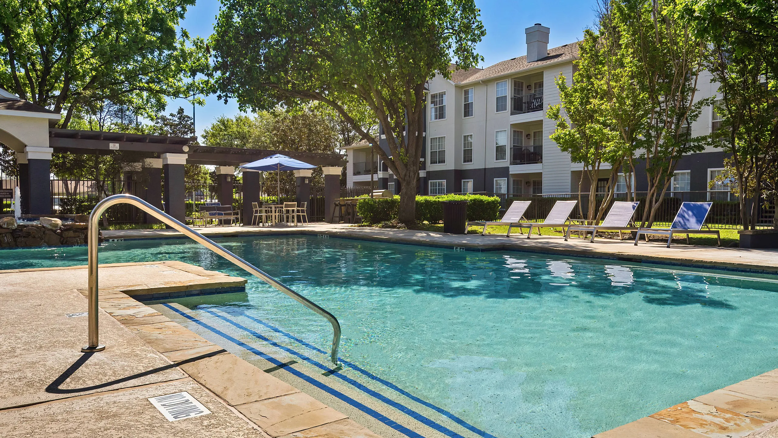 sparkiling pool