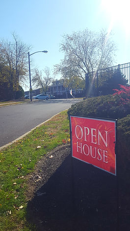 Picture of “open house” sign