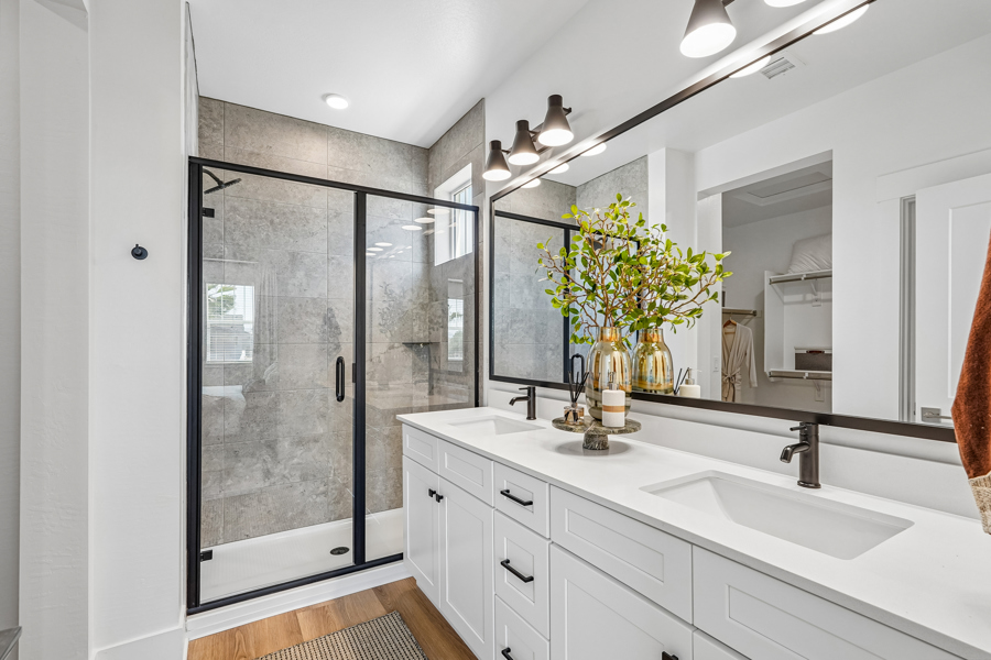 bathroom with 2 sinks at HARMON Ascend