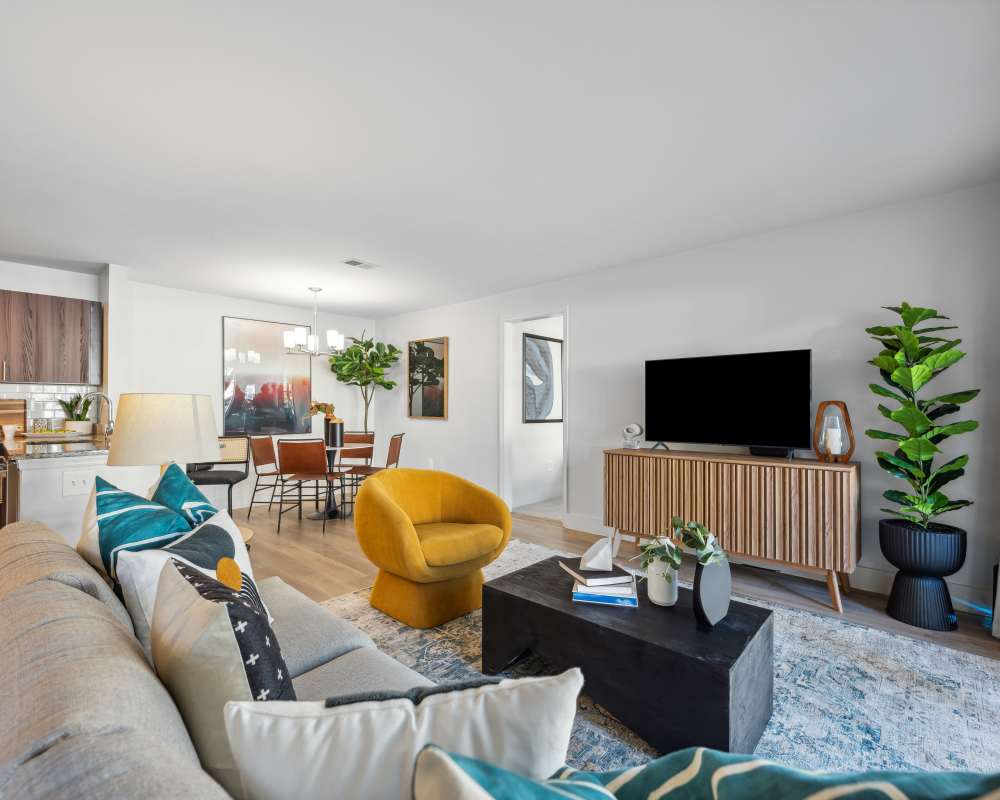 Living room at Knoll at Fair Oaks in Fairfax, Virginia
