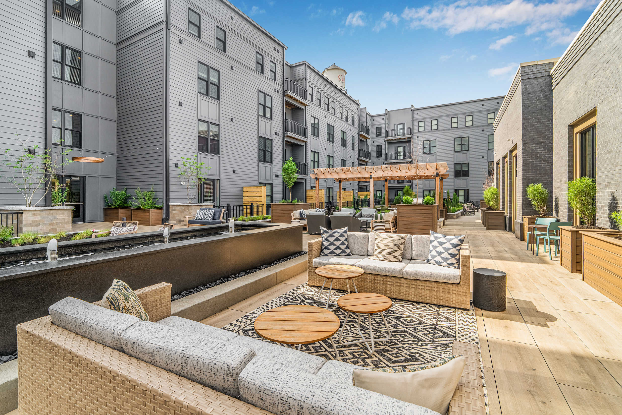 Lusso Apartments in Italian Village photo