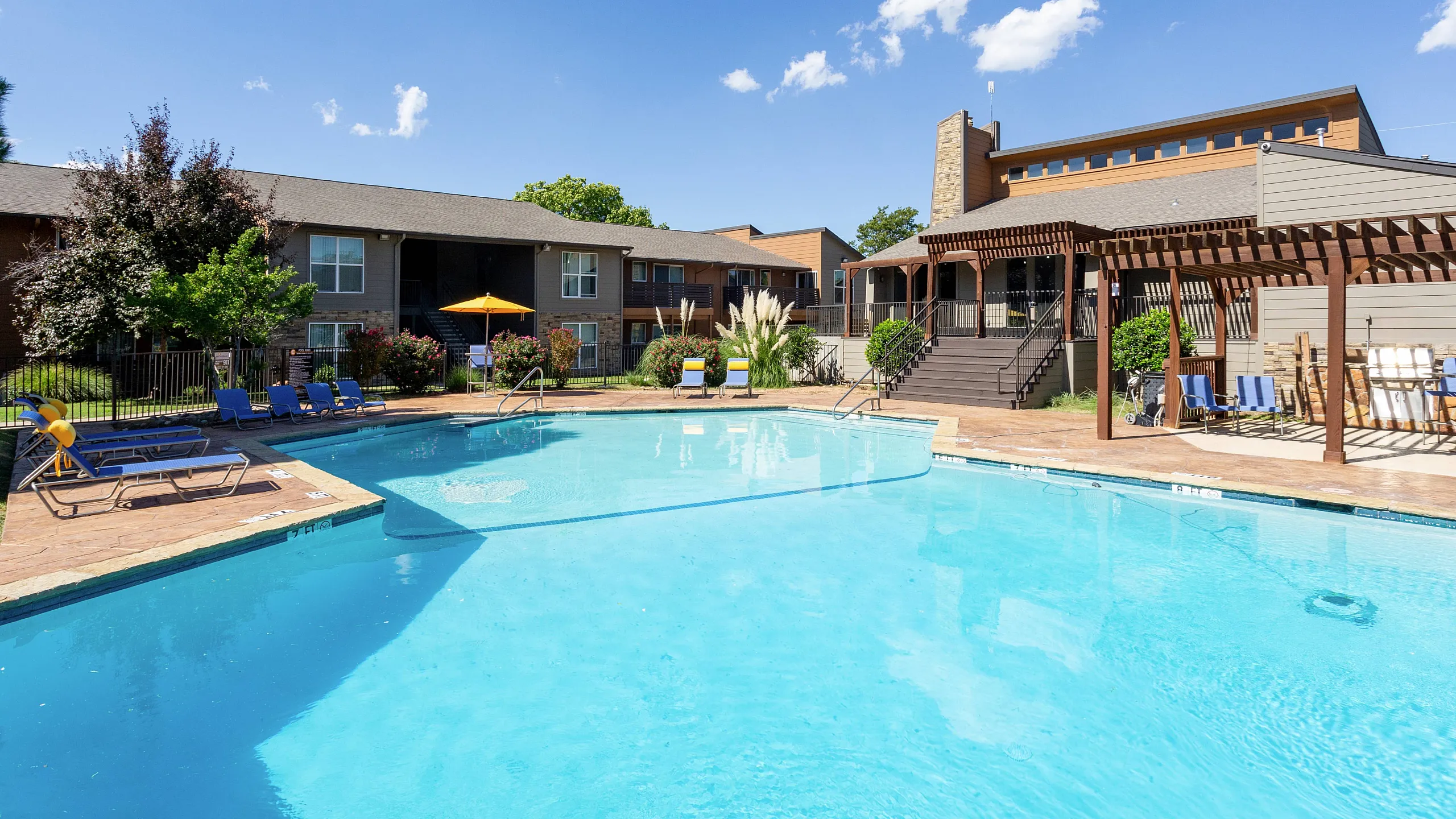 sparkiling pool