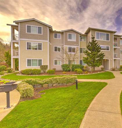 Apartment complex with a walkway in front. at Valley Springs Apartments, Washington