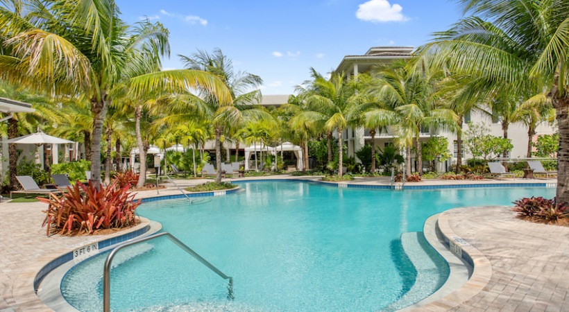 Arabelle City Center resort style pool