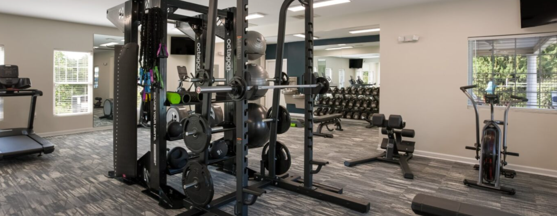 Every amenity at The Summit on 401 is thoughtfully designed with your comfort in mind. From everyday conveniences to elevated finishes, our community offers everything you need for a comfortable, connected lifestyle. Enjoy in-unit apartment amenities like