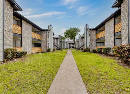 the preserve at ballantyne commons walkway between apartment buildings