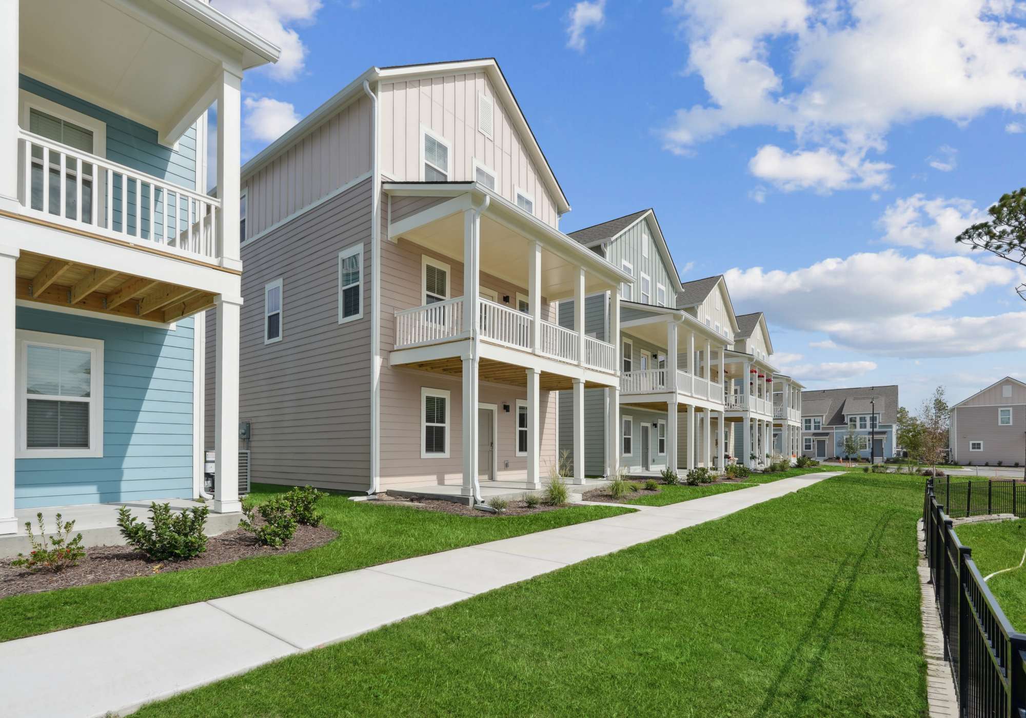 Modern homes for rent pet friendly large yard no breed restrictions large dogs allowed wilmington apartments for rent Hamlet Barclay West in Wilmington, North Carolina