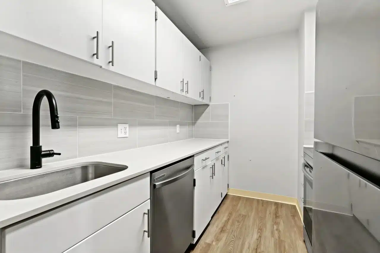 auraria-lofts-apartments-near-auraria-campus-denver-kitchen-granite-countertops