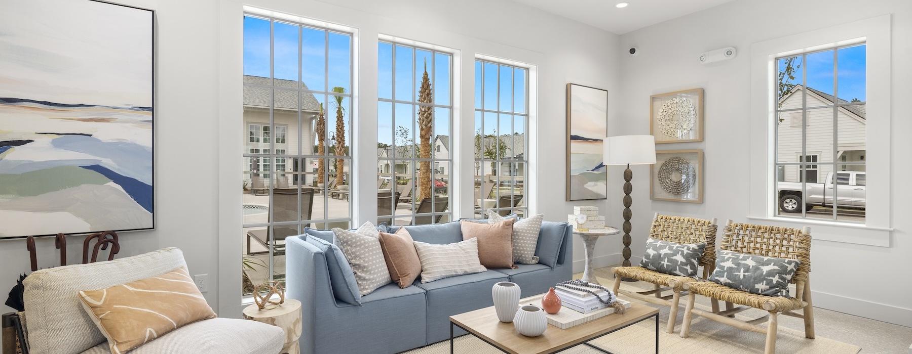 living area that includes ample seating spaces and bright lighting
