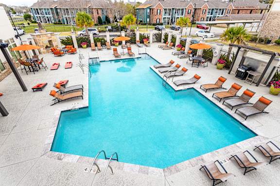 Swimming Pool at La Veranda at Polly Lane Apartments in Lafayette, LA