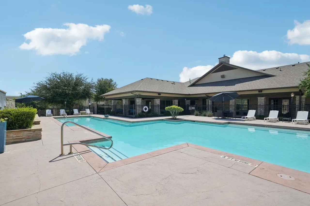 Relaxing Lounge Pool