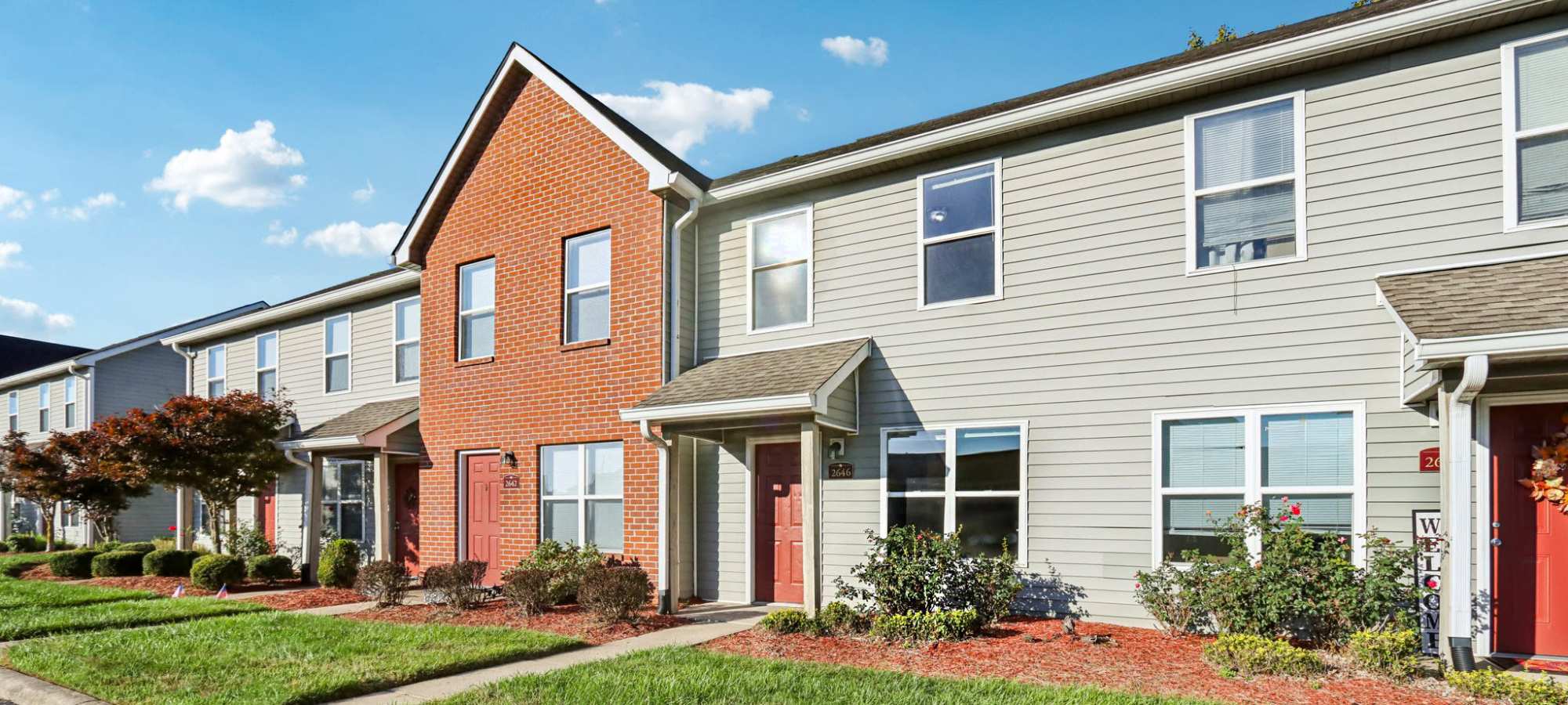 Fox Pointe Apartments offers apartments in Columbus, Indiana