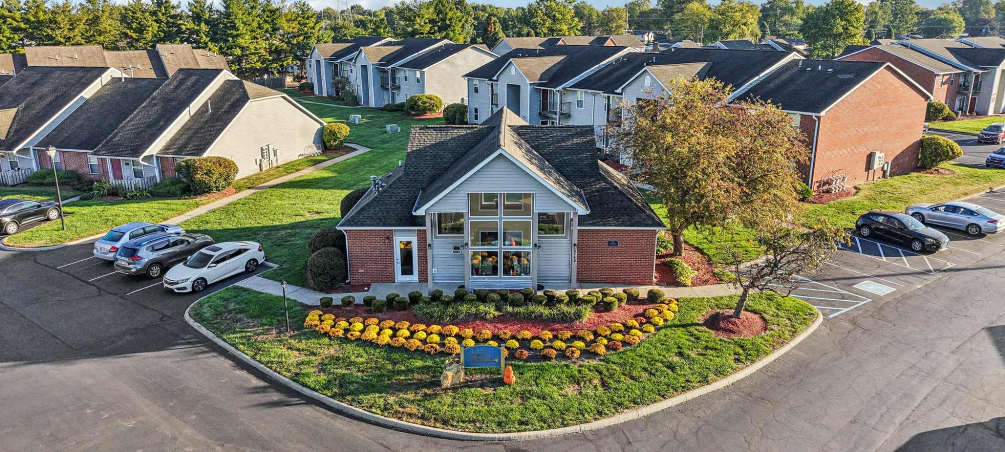 Apartments at Fox Pointe Apartments in Columbus, Indiana