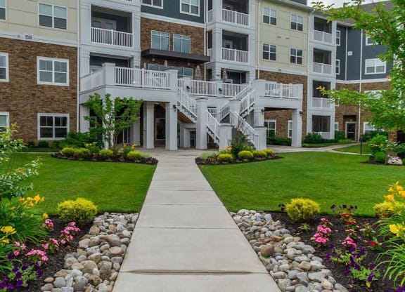 Courtyard of The Haven luxury apartments in Malvern, PA