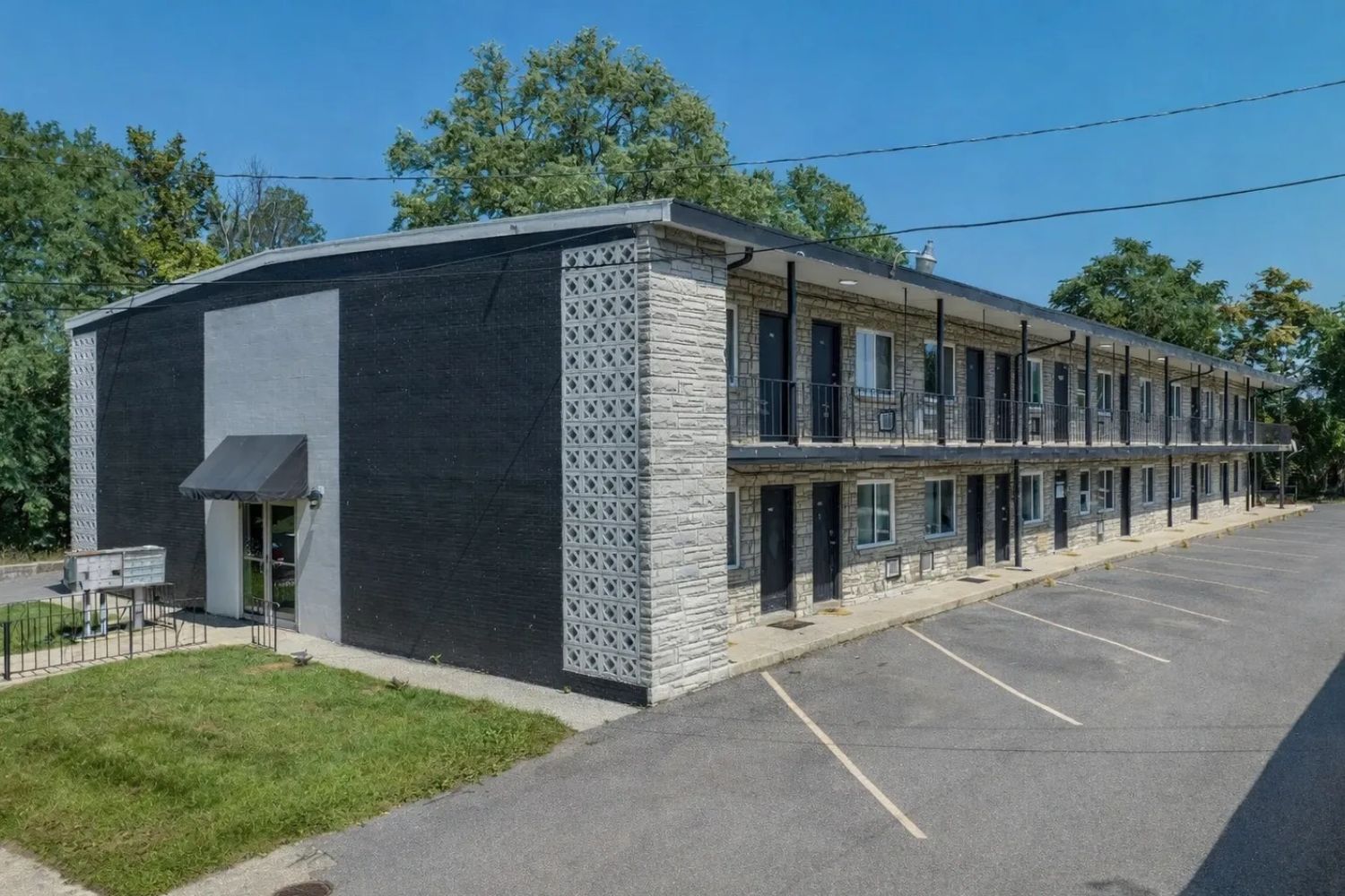 Belle West Apartments photo