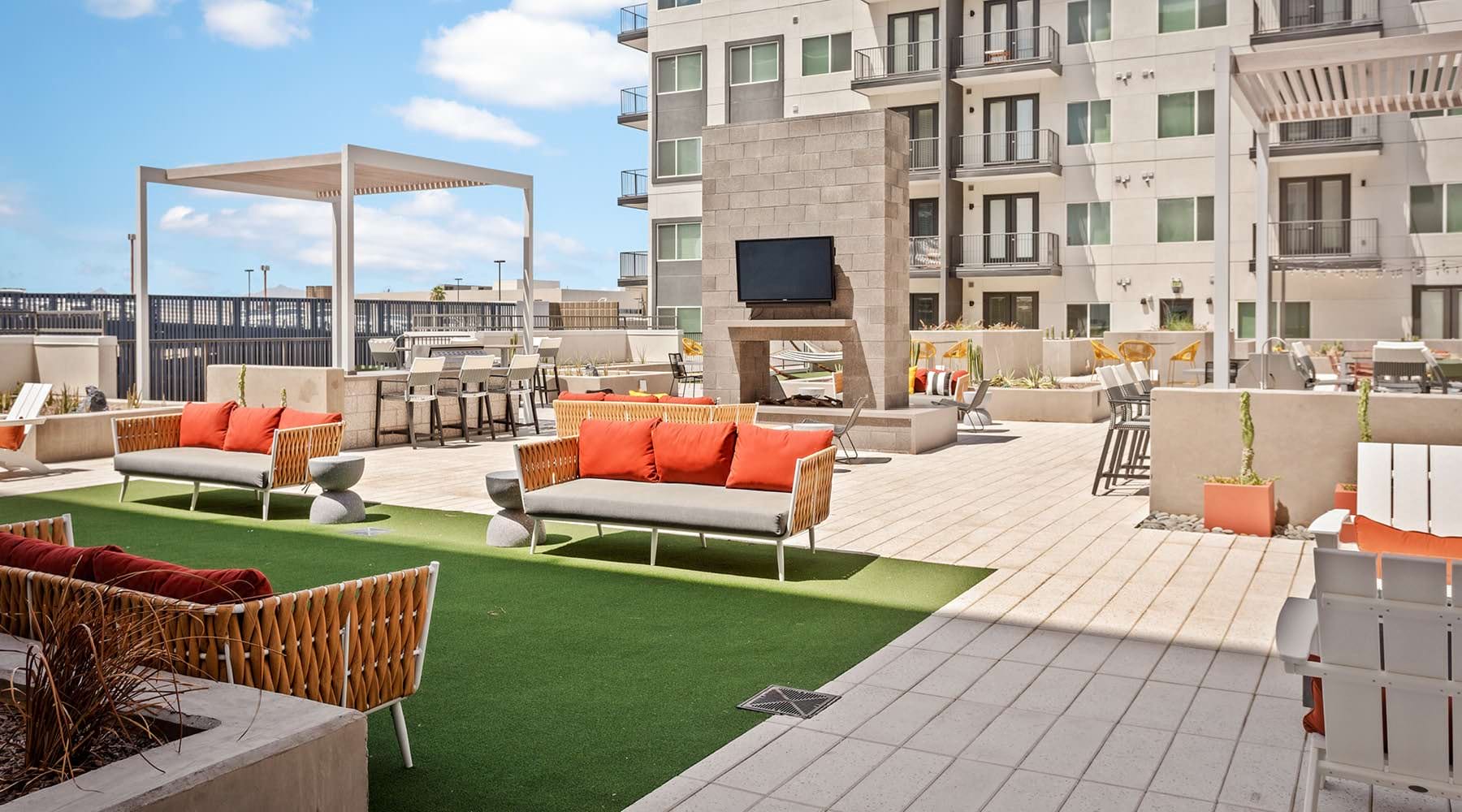 outdoor amenities on rooftop deck