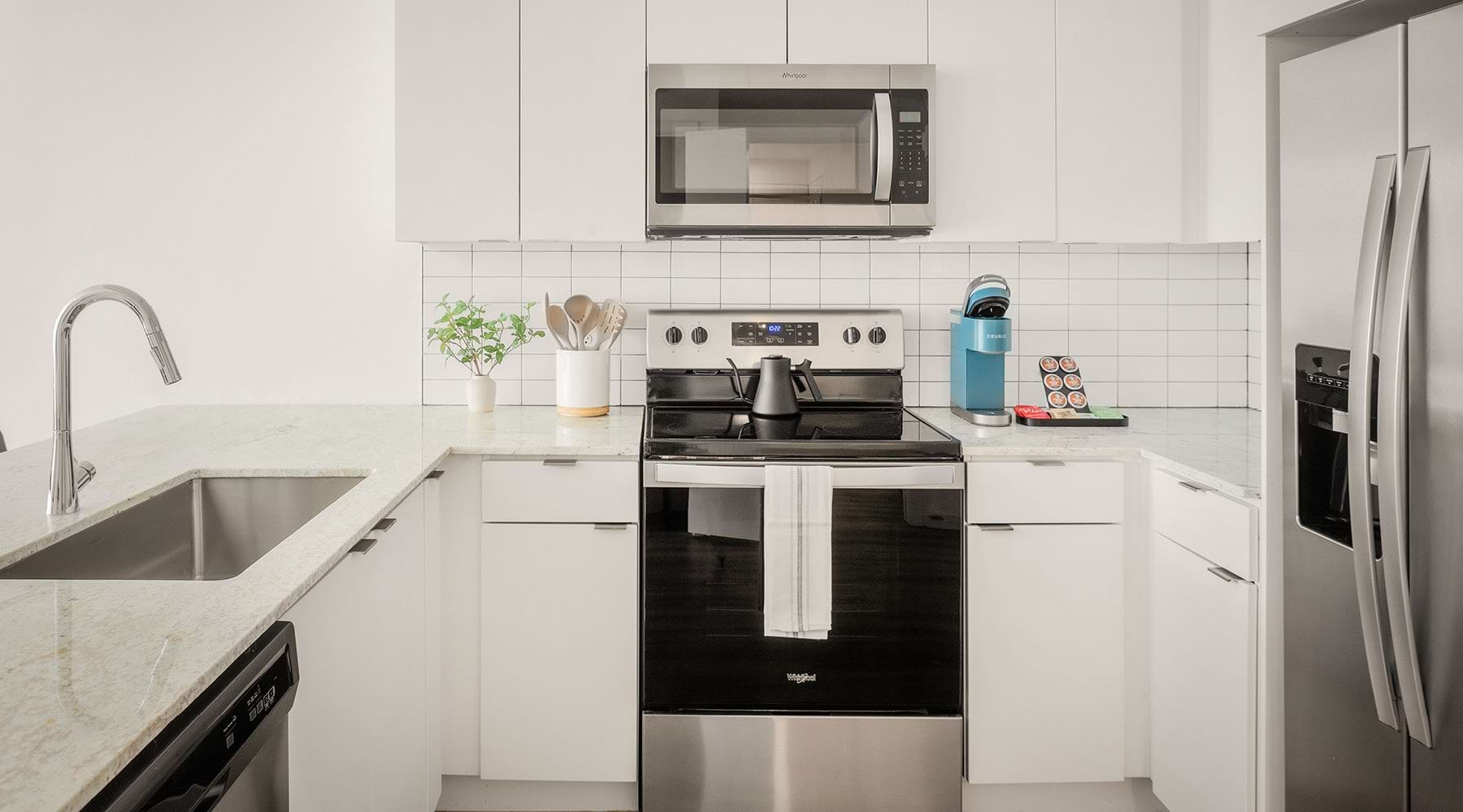 c-shaped kitchen with open countertop