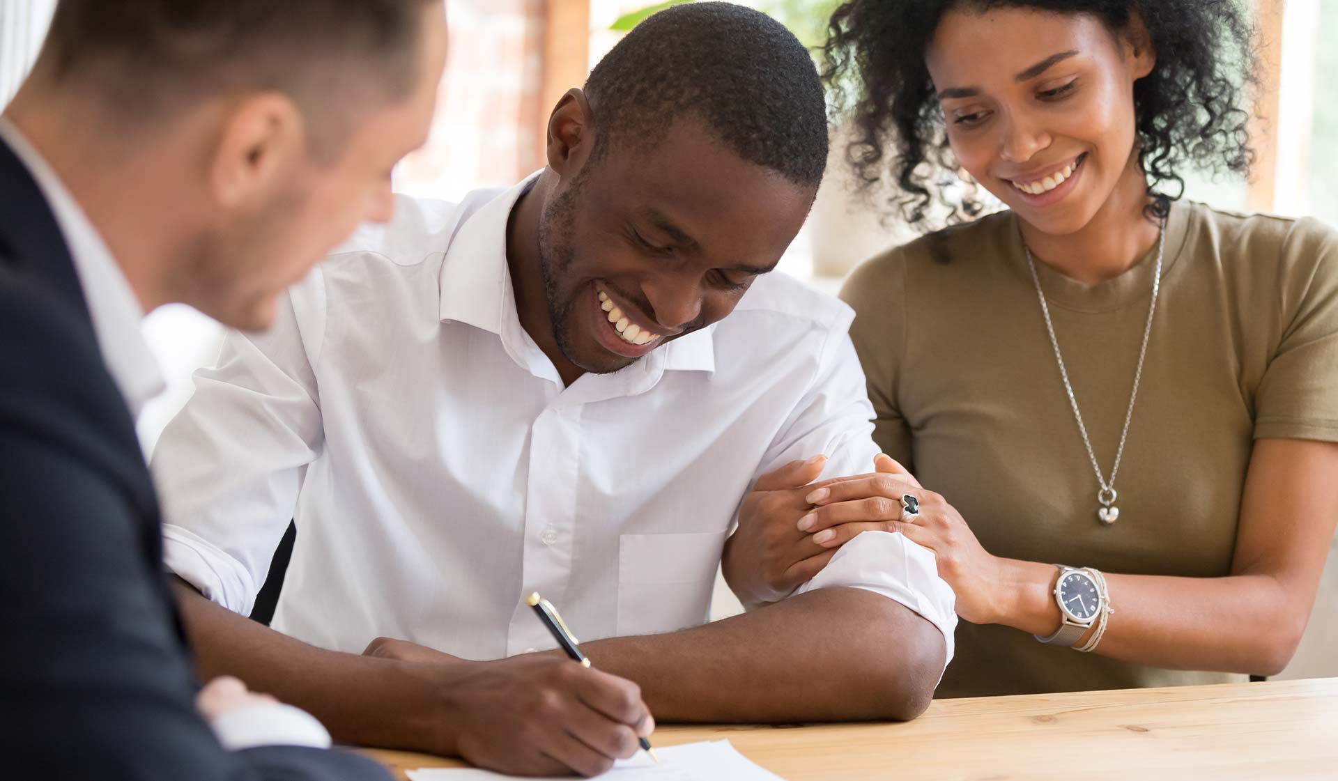 couple signing lease