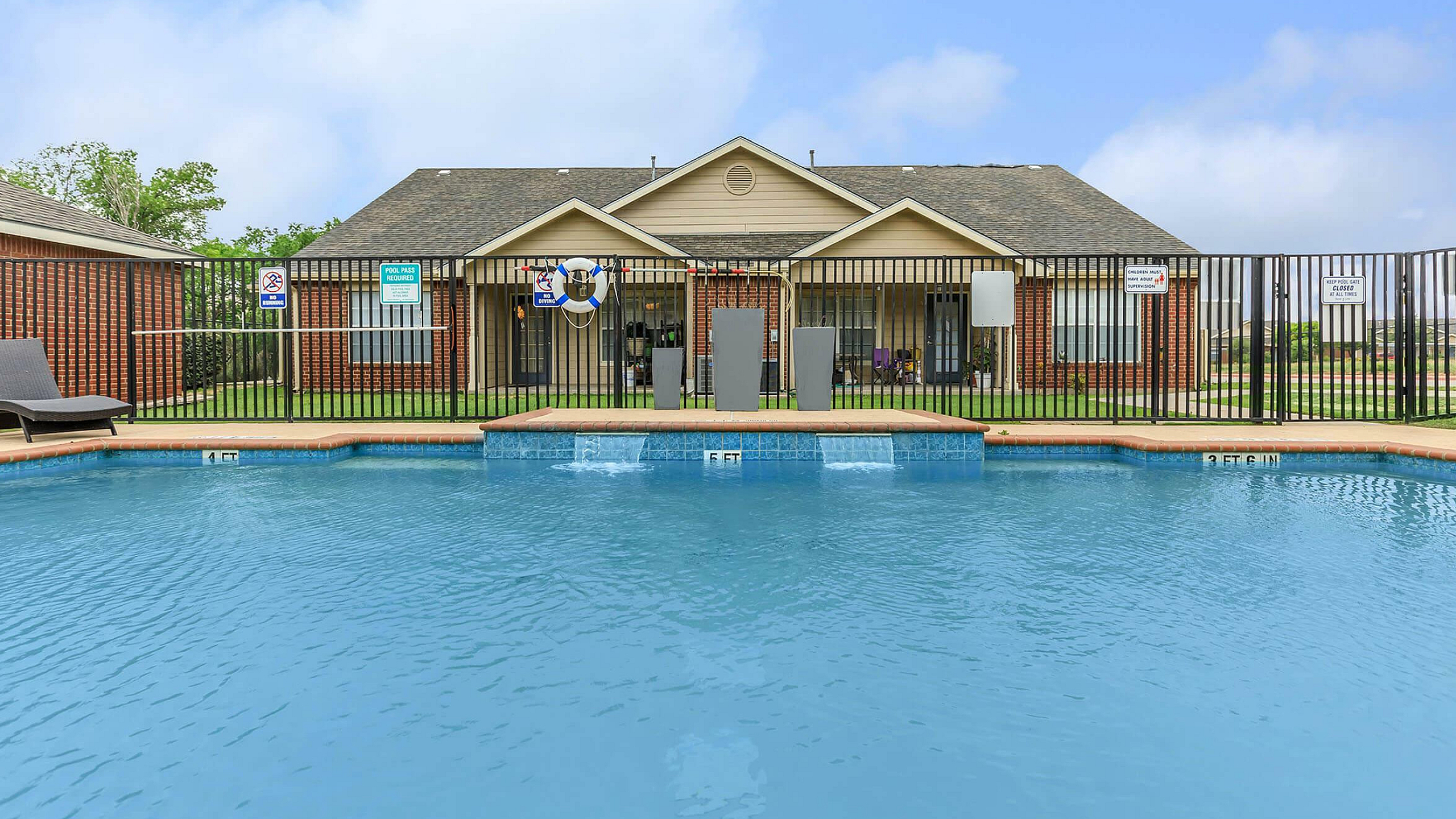sparkilng pool