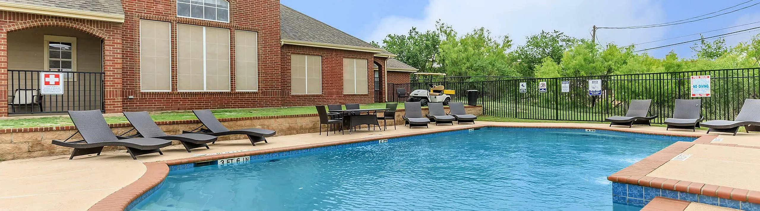 sparkilng pool
