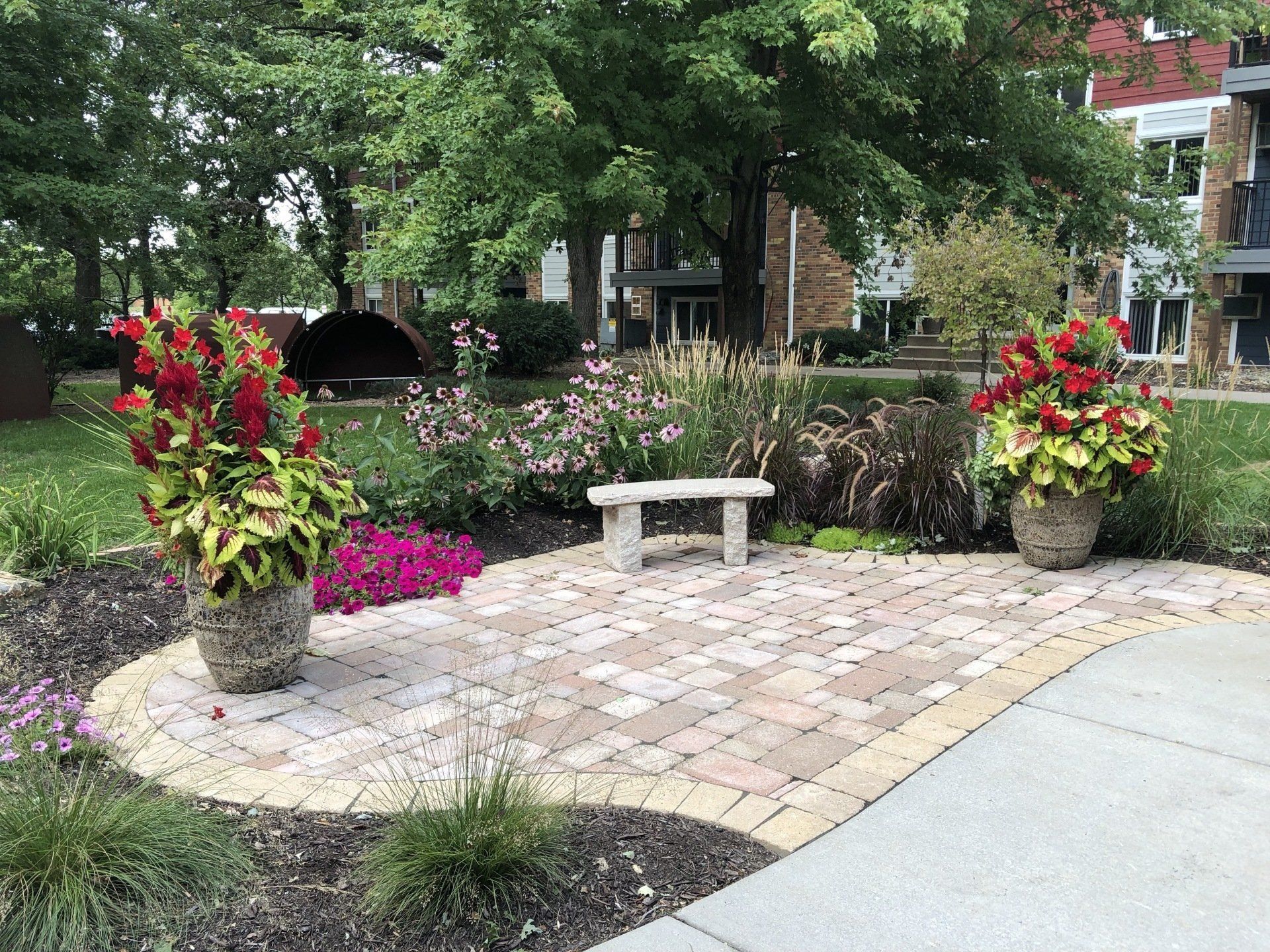 royal oaks garden area
