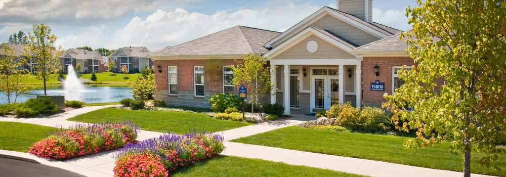 Exterior clubhouse view at Cumberland Pointe in Noblesville, Indiana