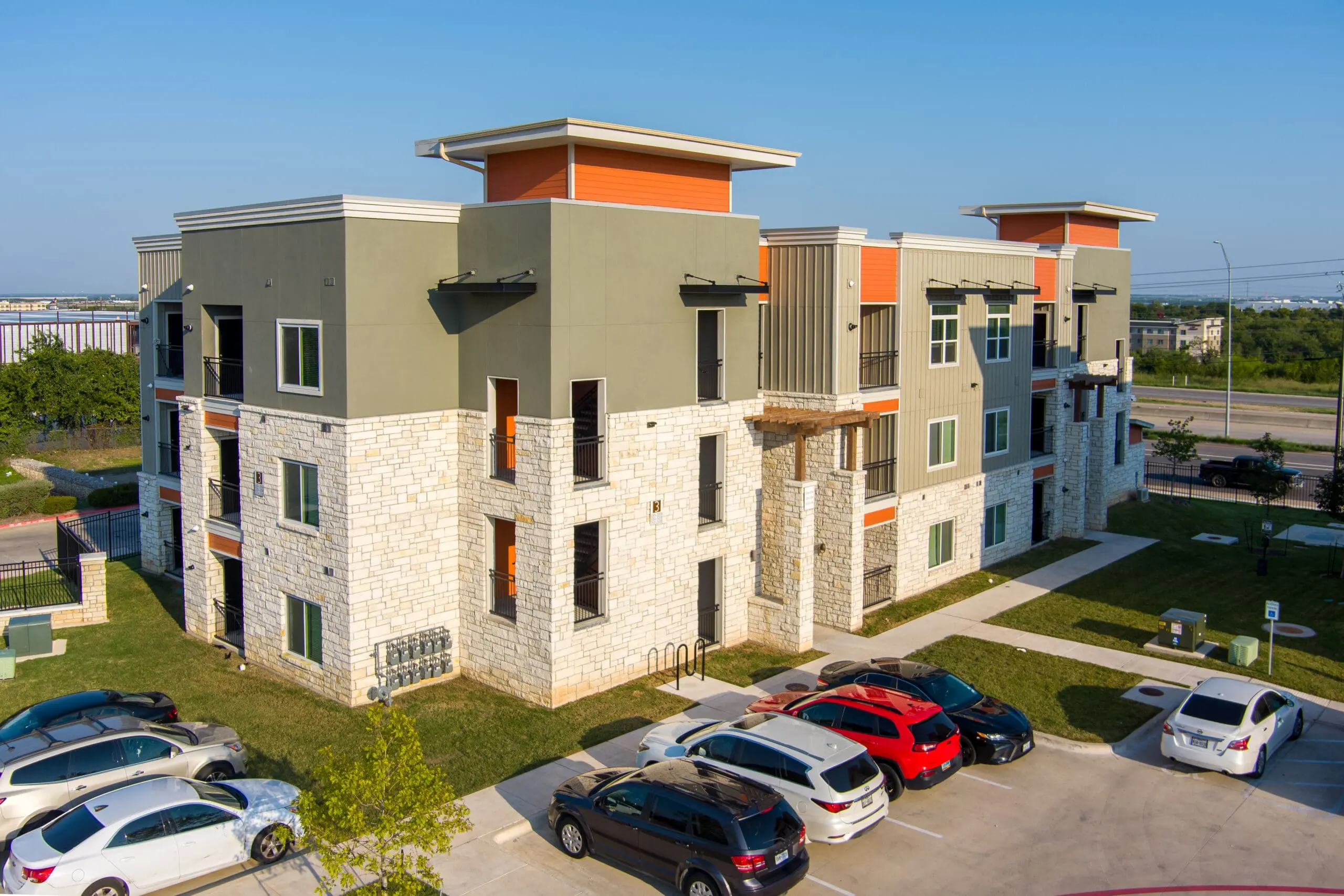Unit-and-Amenitiey-Photos_Oaks-at-Ben-White-Austin-115-1-scaled-min