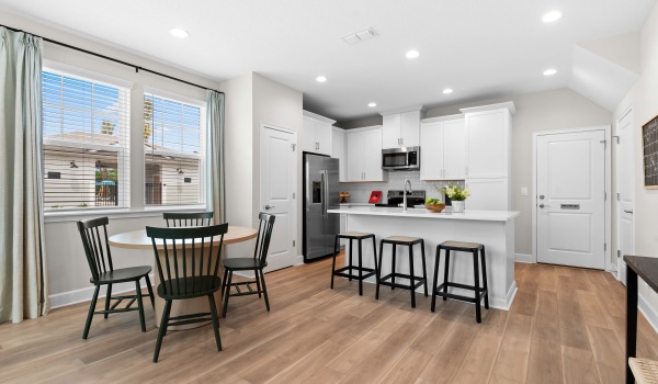 <b> Move In by 6/30/26 & Enjoy 6 Weeks FREE Rent! 