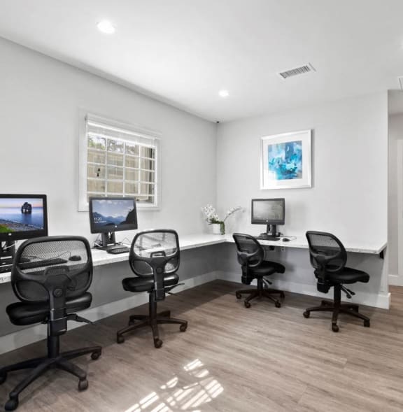 Business Center at Gloria Homes Apartments, California, 90016