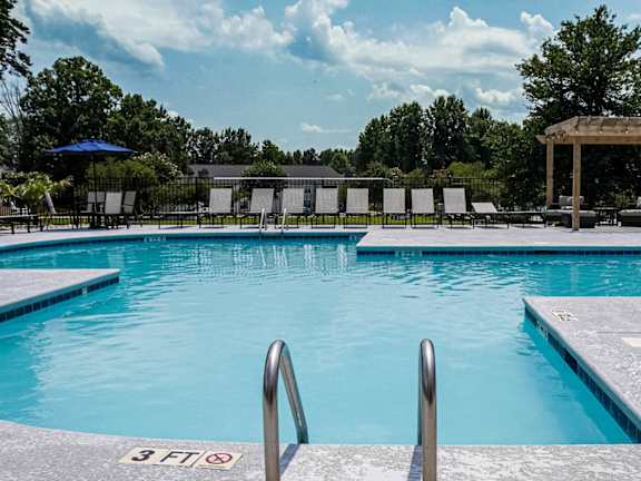 A pool with a 3ft sign on the edge.