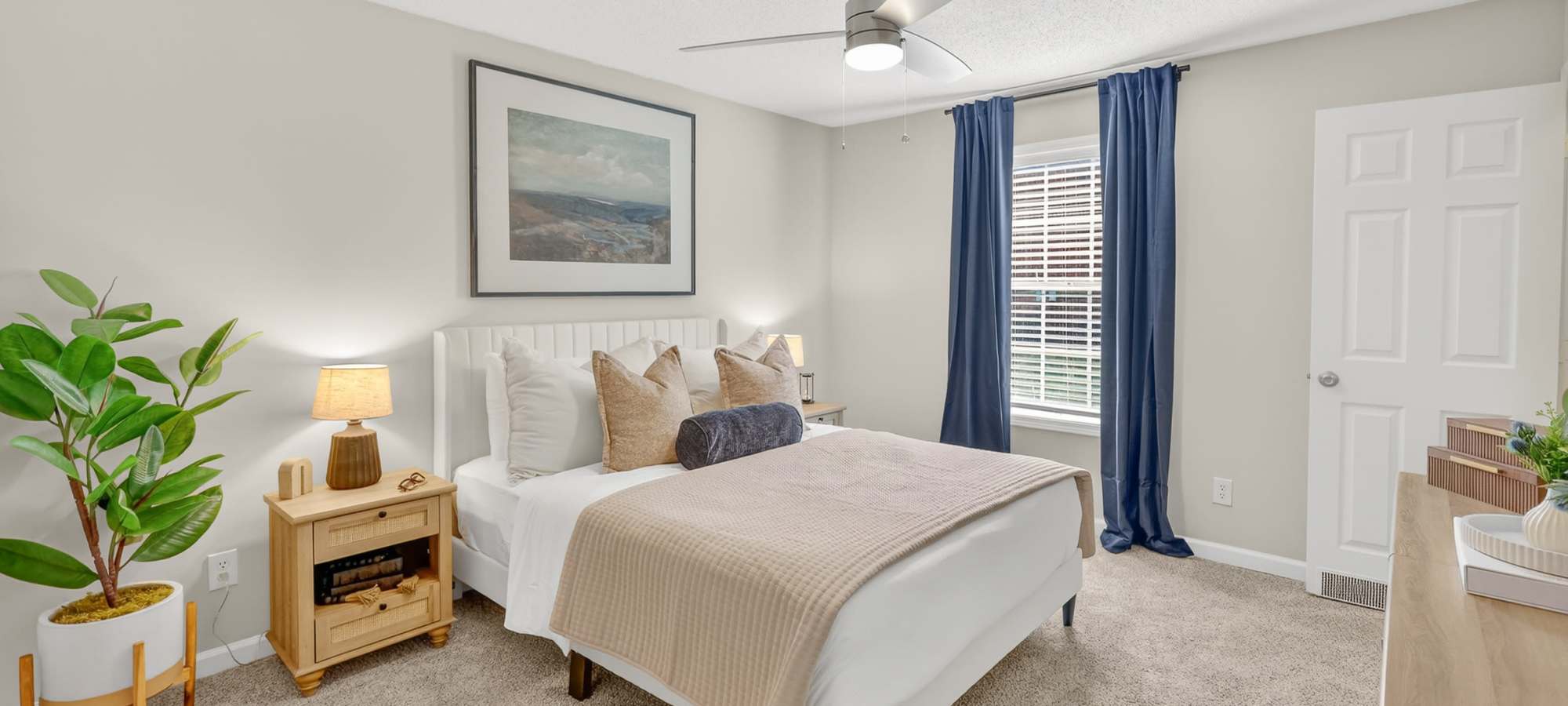 Spacious bedrooms atSaddlebrook Apartments offers apartments in Murfreesboro, Tennessee