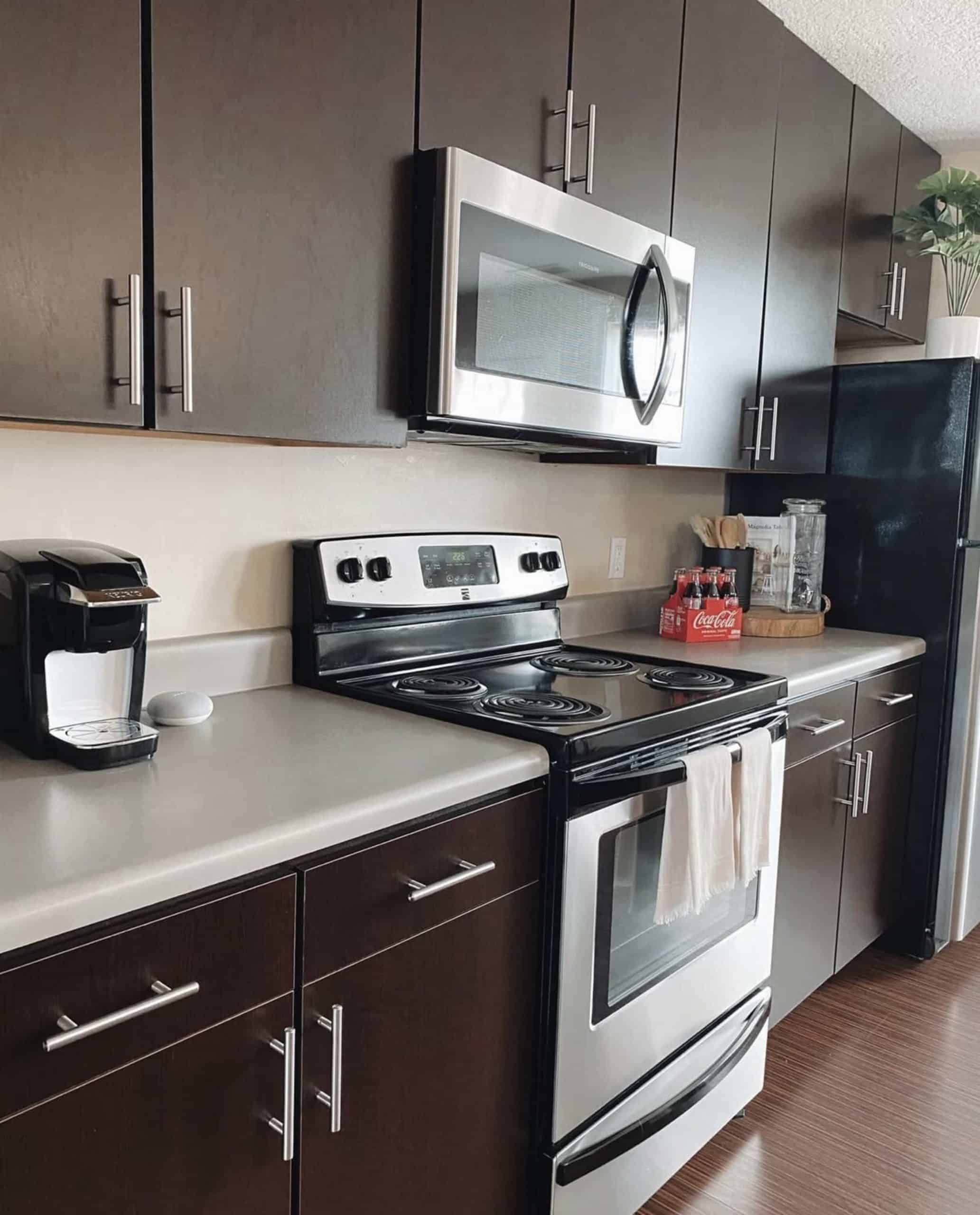 the avenue at norman apartments near university of oklahoma kitchen stainelss steel appliances scaled